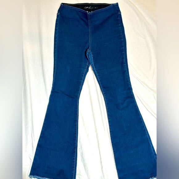 I.N.C. INTERNATIONAL CONCEPTS
Women's Pull-On Flare-Leg Jeans, cut-offs - Picture 2 of 7